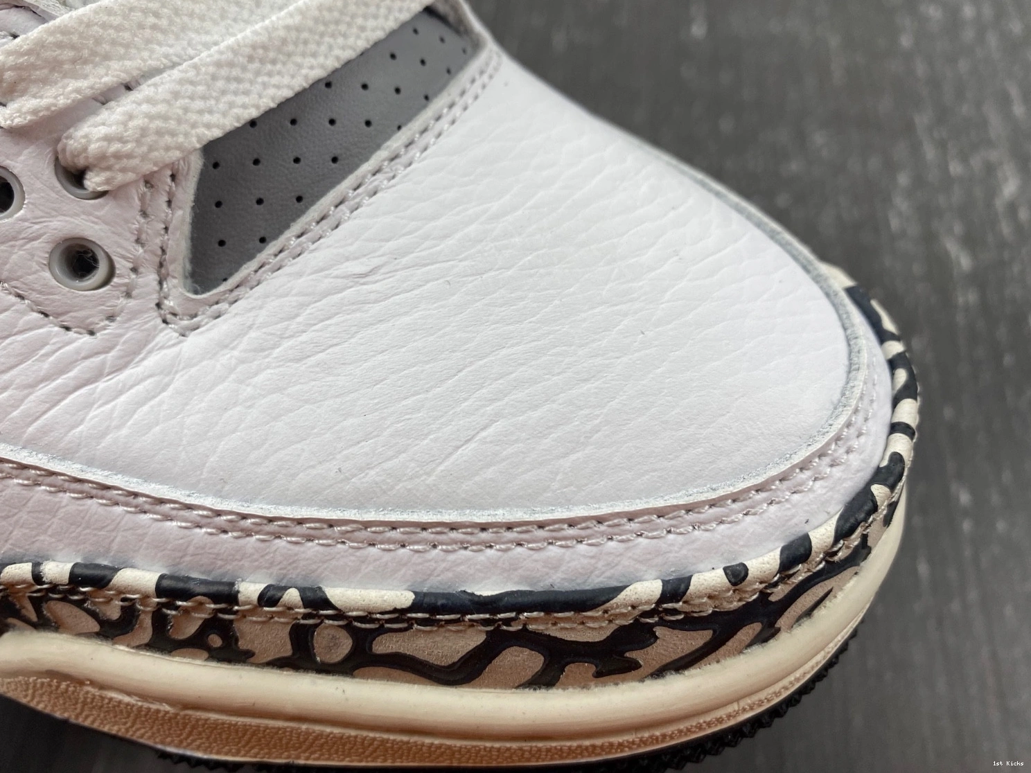 3 N' Jordan Hide DX6665-100 Sneak (GS) - Retro 0101